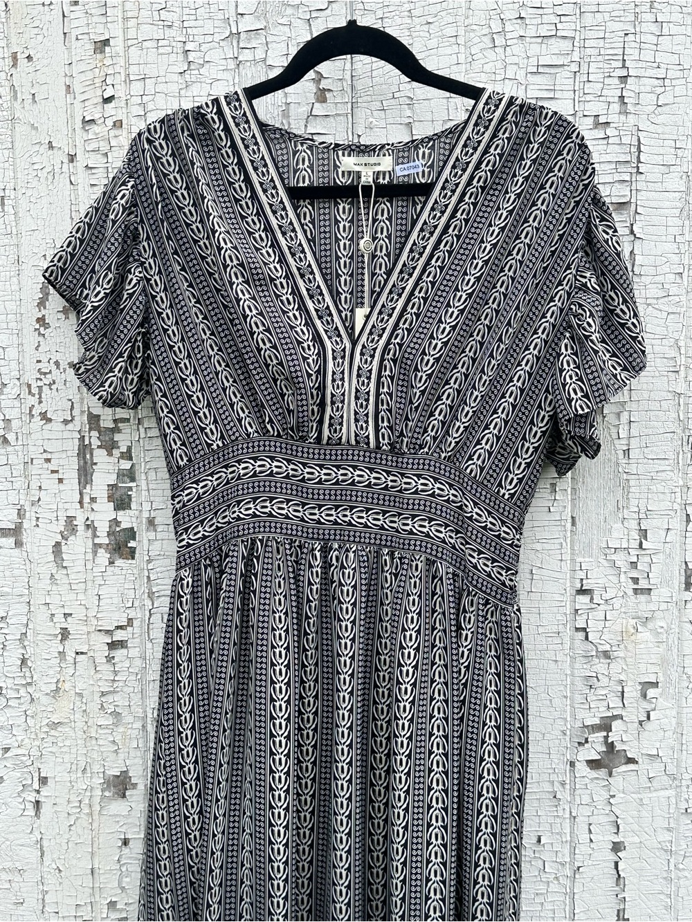 Max Studio Black and White Patterned V-Neck Dress